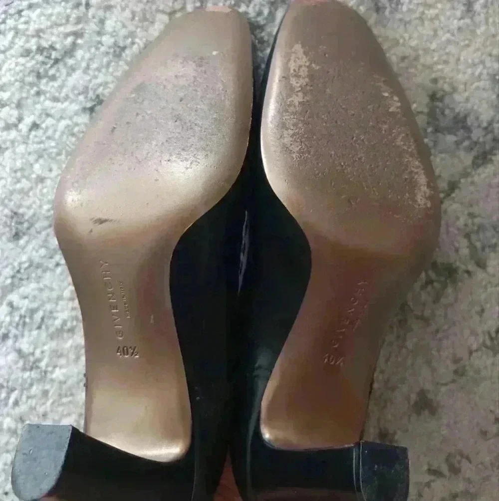 Givenchy Vintage Women's Black Leather Round Toe Designer Pump 40.5 (9 US)